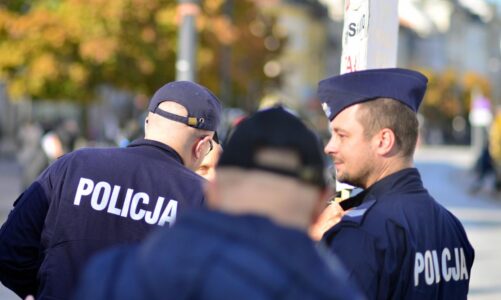 Skomplikowana operacja policji i KAS – zabezpieczenie podrobionych perfum o wartości 3 milionów złotych