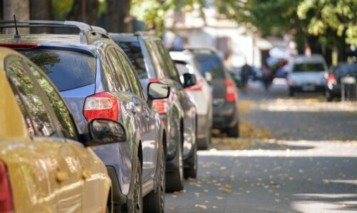 Kolizja ciężarówki paraliżuje DK25: Utrudnienia w Sporyszu przez opady śniegu