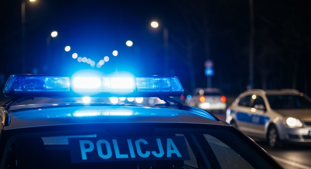 Policyjni przewodnicy psów uczą przedszkolaki bezpieczeństwa w Człuchowie