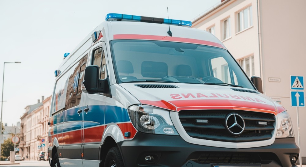 Dramatyczna akcja ratunkowa: Policjanci ratują życie z płonącego samochodu