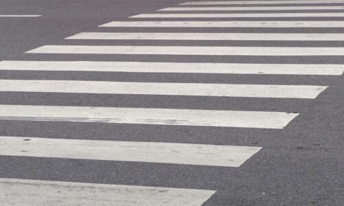 Bądź widoczny na drodze tej jesieni – odblaski to klucz do bezpieczeństwa!