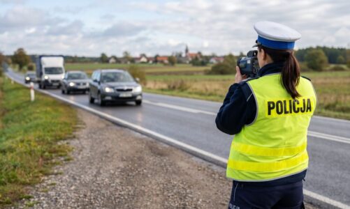 Mężczyźni ukarani za palenie opon i kabli w Pelplinie