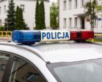 Policjantka na konferencji o przeciwdziałaniu radykalizmowi i dyskryminacji