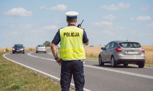 Uciekał policji aż na własną posesję. Był pijany i złamał sądowy zakaz